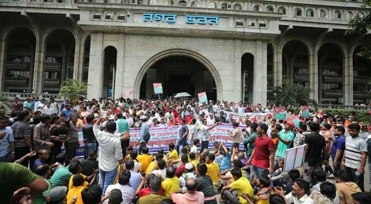 ইশরাককে মেয়রের দায়িত্ব বুঝিয়ে দেওয়ার দাবিতে আজও বিক্ষোভ