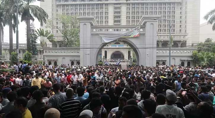 দাবিতে উত্তাল নগর ভবন, শুরু হয়েছে ‘ব্লকেড’ কর্মসূচি