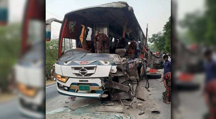 দিনাজপুরে যাত্রীবাহী কোচ-ট্রাক সংঘর্ষে নিহত ৫, আহত ১৫