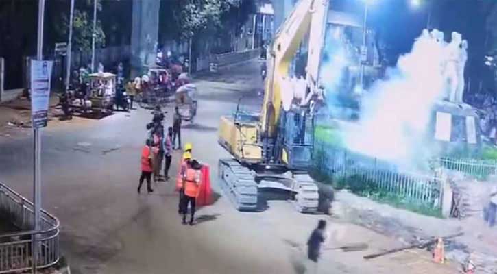 রাজু ভাস্কর্যের সামনে ককটেল বিস্ফোরণ, তদন্তে পুলিশ
