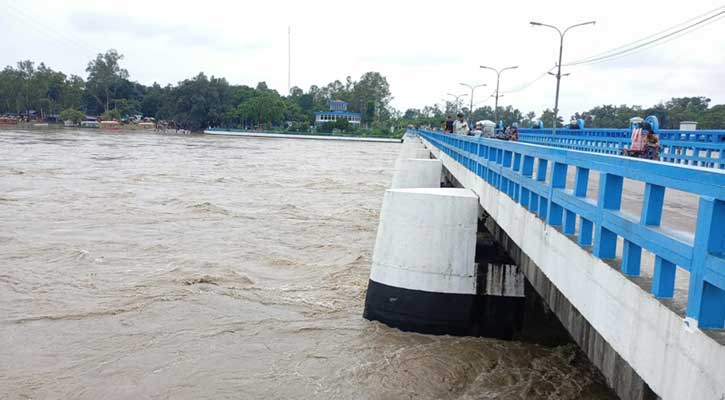 তিস্তা নদীর পানি বিপদসীমার কাছাকাছি, বন্যা আতঙ্কে উত্তরের চার জেলা