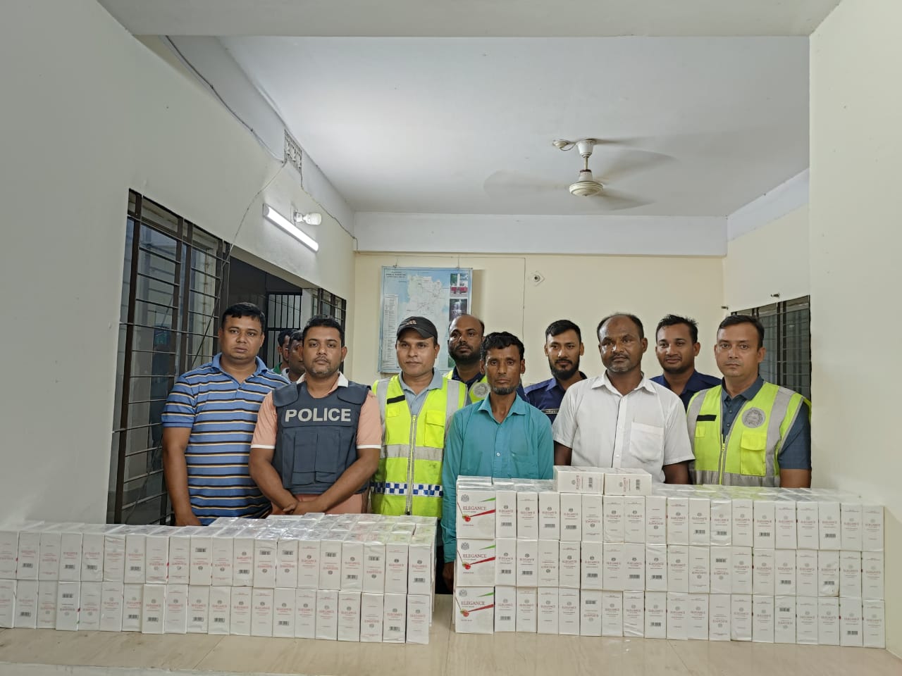 আমদানিনিষিদ্ধ সিগারেটসহ কমলগঞ্জে আটক ২