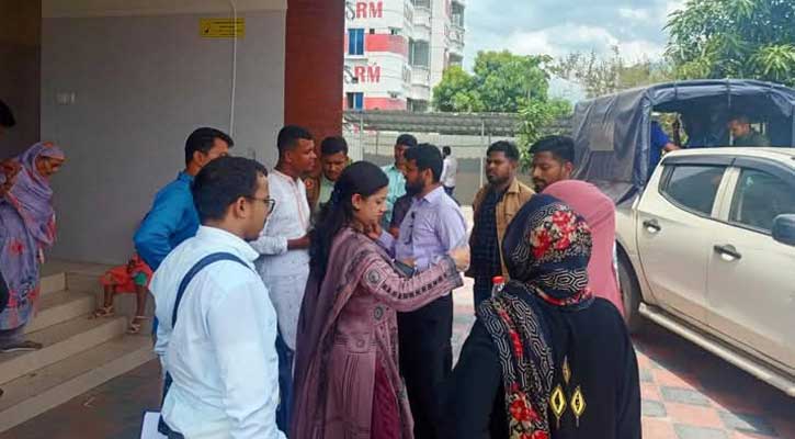 নারায়ণগঞ্জ আঞ্চলিক পাসপোর্ট অফিসে ভ্রাম্যমাণ আদালতের অভিযান