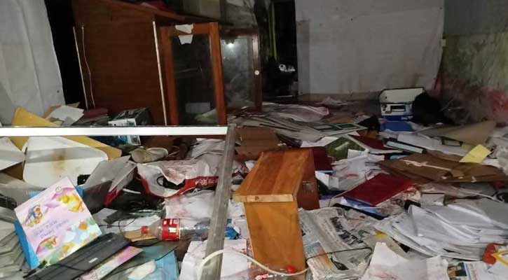 শেখ হাসিনাকে ‘প্রধানমন্ত্রী’ উল্লেখ করে সংবাদ, অফিসে ভাঙচুর ও অগ্নিসংযোগ
