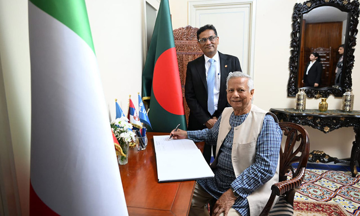 রোমে বাংলাদেশ হাউস পরিদর্শন করলেন প্রধান উপদেষ্টা