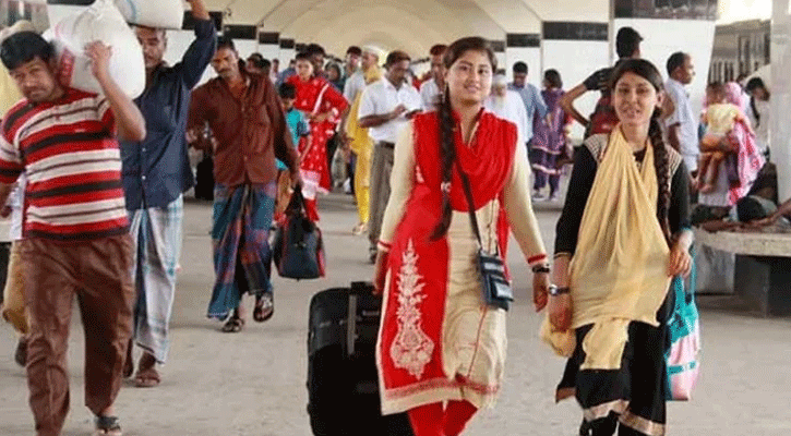 ঈদ শেষে রাজধানীতে ফিরছে মানুষ