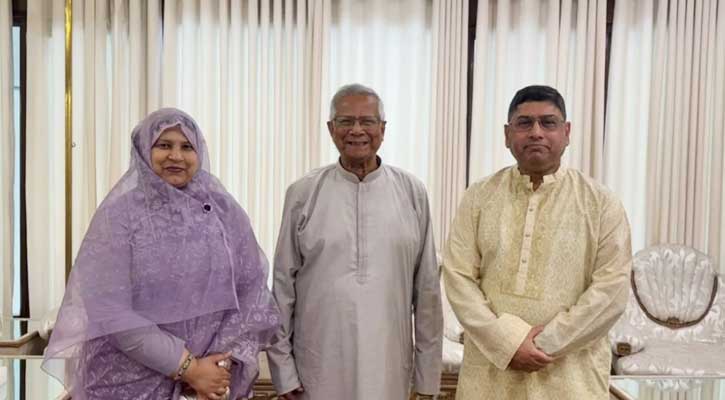 সস্ত্রীক প্রধান উপদেষ্টার সঙ্গে সেনাপ্রধানের সৌজন্য সাক্ষাৎ