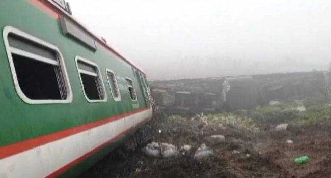ট্রেনের ইঞ্জিনসহ ৭ বগি লাইনচ্যুত, নিহত ১