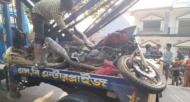 চট্টগ্রামে ট্রাকচাপায় ৩ মোটরসাইকেল আরোহী নিহত