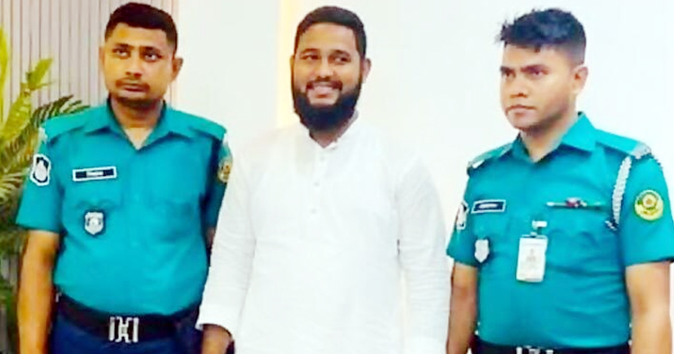 নারী নেত্রীকে লাথি মারার ঘটনায় বহিষ্কৃত জামায়াতকর্মী আকাশ গ্রেফতার