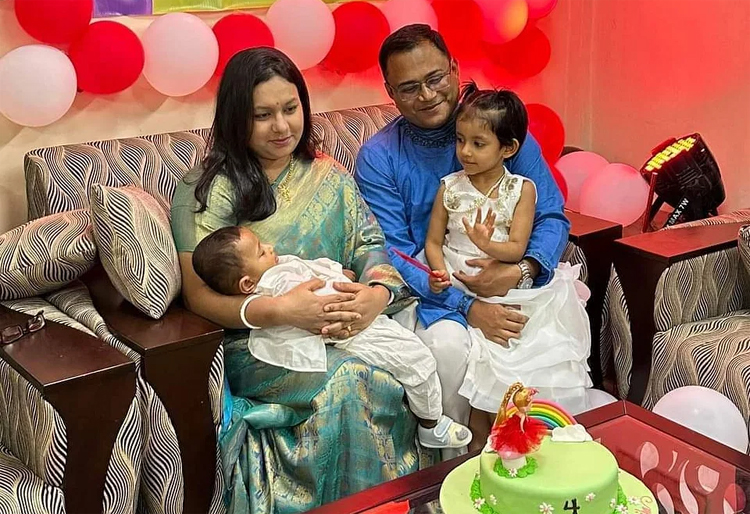 অনিন্দ্যর স্ত্রীর কোলে এসেছে তৃতীয় সন্তান