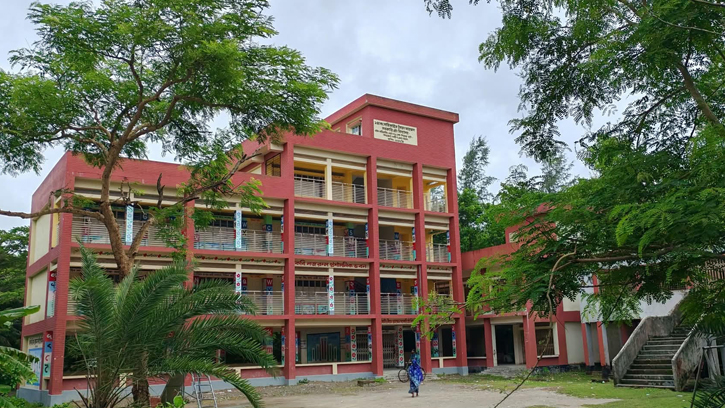 সন্দ্বীপে প্রধান শিক্ষক নেই ৯৪ বিদ্যালয়ে