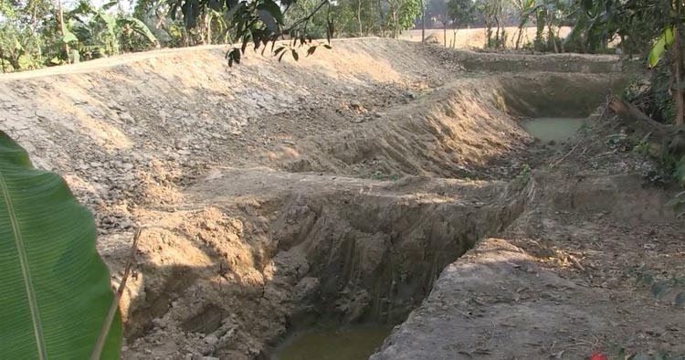 দোয়ারাবাজারে অপরিকল্পিত ফসলরক্ষা বাঁধ এখন কৃষকের গলার কাটা