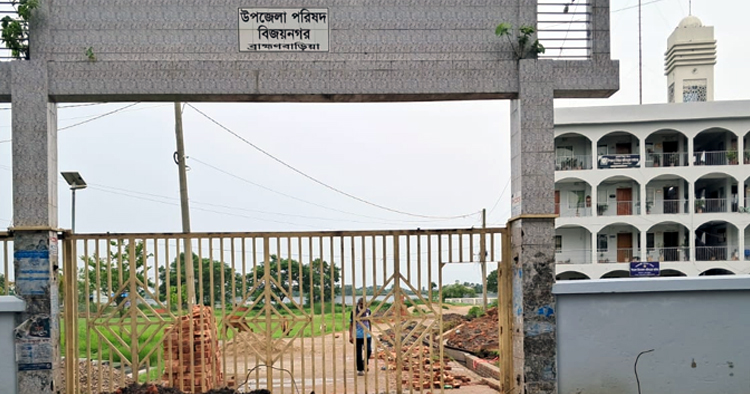 অপরিকল্পিত নির্মাণ কাজে ভোগান্তি চরমে