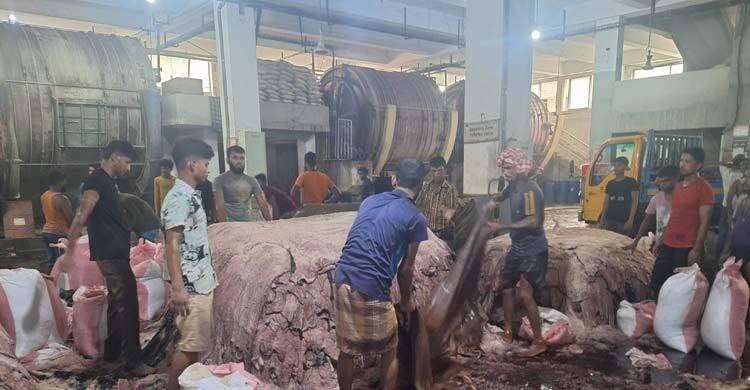 চামড়ার ন্যায্য মূল্য না পাওয়ার অভিযোগ ব্যবসায়ীদের
