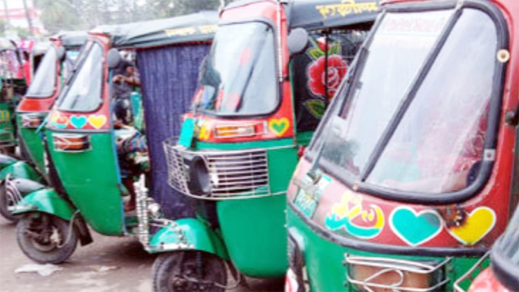 লক্ষ্মীপুরে সিএনজি ভাড়ায় যাত্রী অতিষ্ঠ 