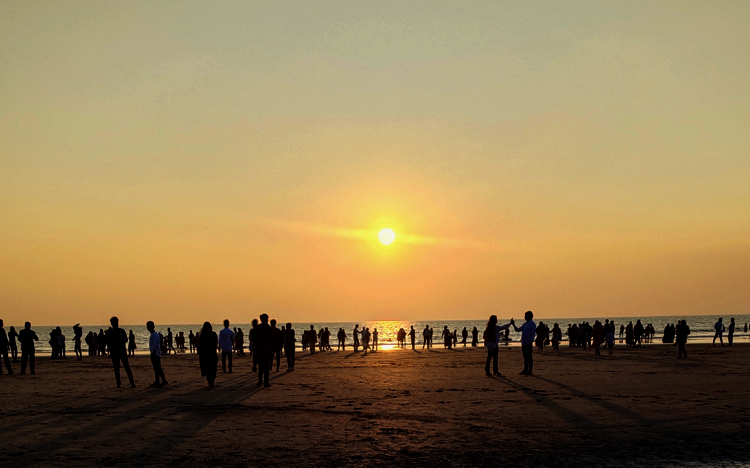 অতীতের তুলনায় পর্যটক কম