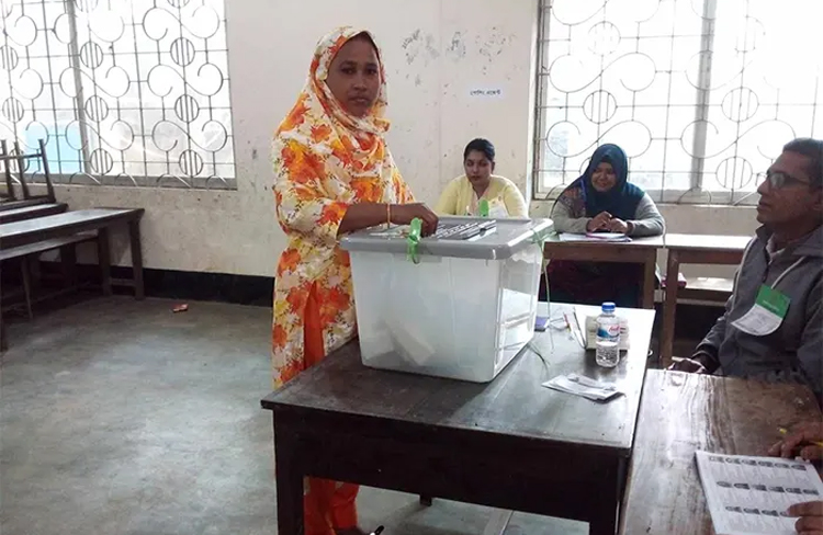 ২ ঘণ্টায় চার কেন্দ্রে ভোট পড়েছে ৩.৬ শতাংশ