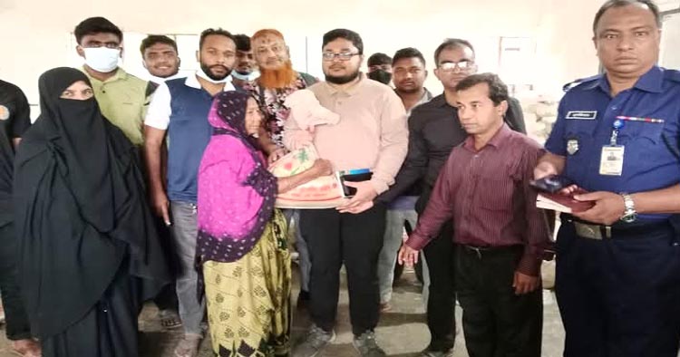 পলাশবাড়ী পৌরসভায় ভিজিএফ-এর চাল বিতরণ