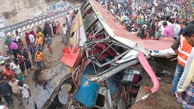 নভেম্বরে সড়কে ঝরল ৪৬৭ প্রাণ