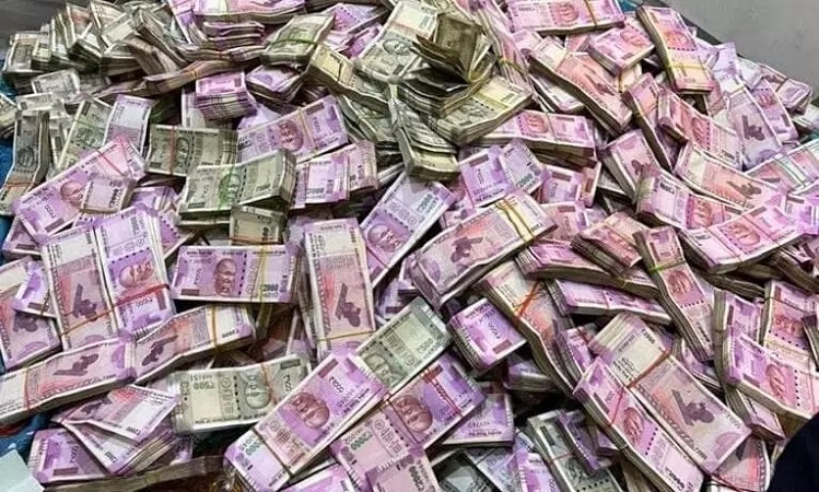 নেতার বাসা থেকেও ব্যাগভর্তি কোটি টাকা উদ্ধার