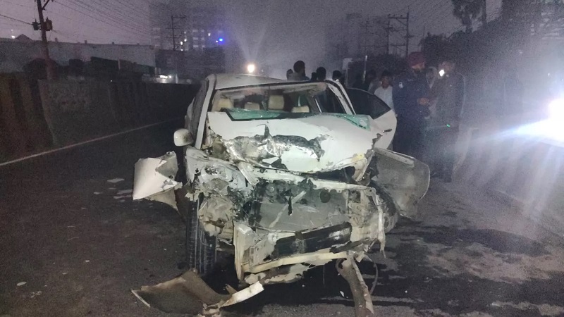 ভোরের কুয়াশায় সড়কে ঝরল ২ প্রাণ 