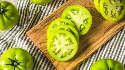 শীতের মৌসুমে কাঁচা টমেটোর উপকারিতা