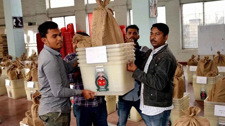 আজ ১৩ জেলায় যাচ্ছে ব্যালট পেপার