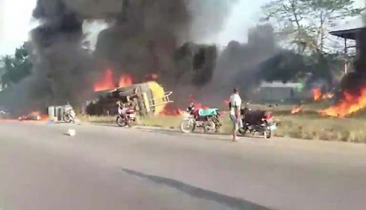 জ্বালানি ট্যাঙ্কার বিস্ফোরণে নিহত অন্তত ৪০
