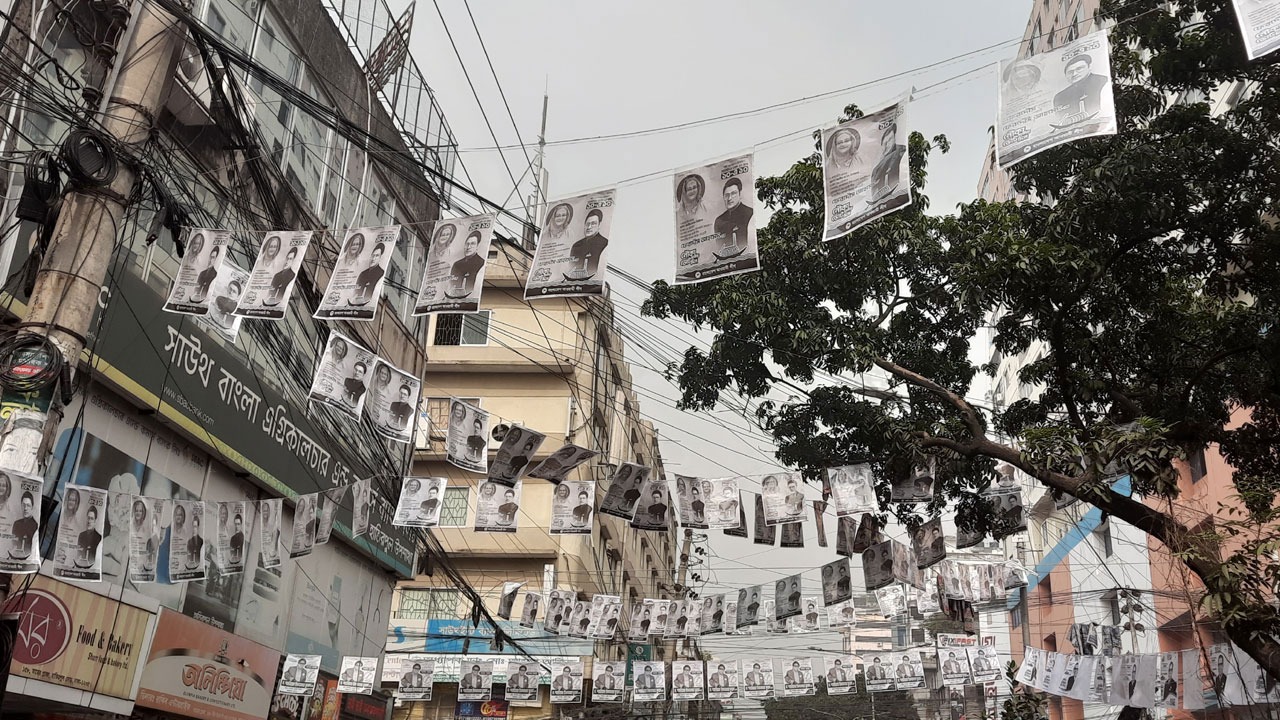 ৩০০ কোটি টাকার পোস্টারের বাজার এখন ১০০ কোটি