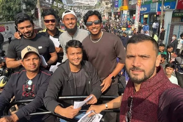 মাগুরায় সাকিবের নির্বাচনী প্রচারণায় মাশরাফি