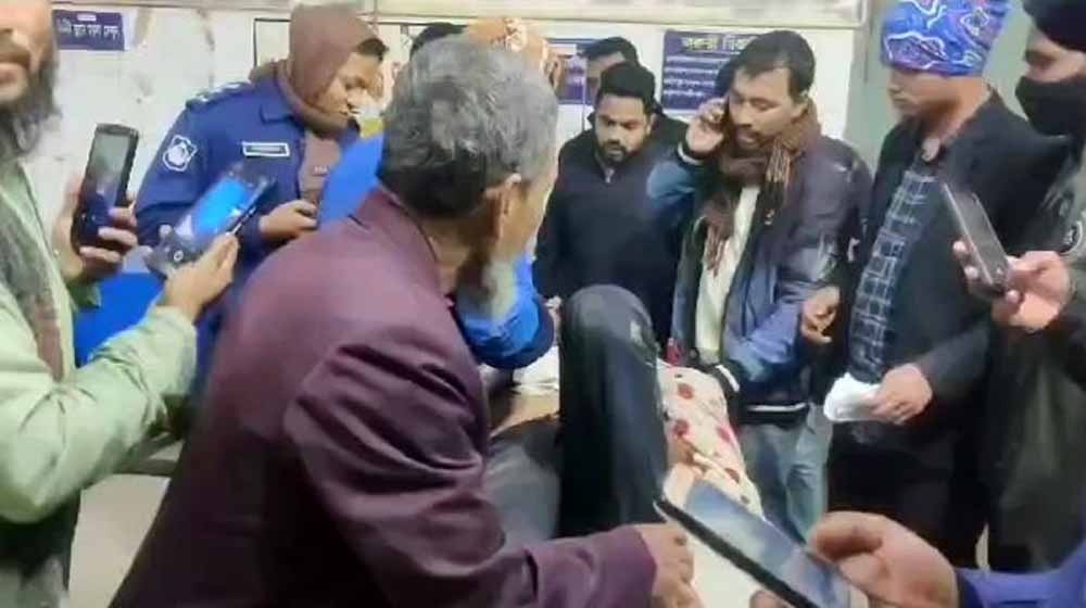 ভোটকেন্দ্রে নৌকার সমর্থককে কুপিয়ে হত্যা