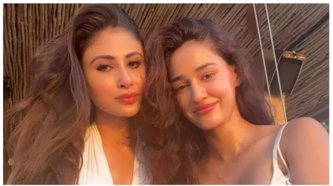 দুই অভিনেত্রীর ঘনিষ্ঠতা নাকি সমকামী!