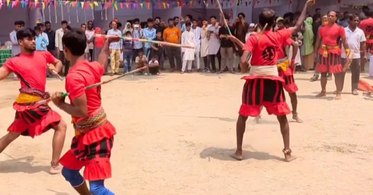 কটিয়াদীতে হারিয়ে যাচ্ছে গ্রামবাংলার ঐতিহ্যবাহী লাঠি খেলা