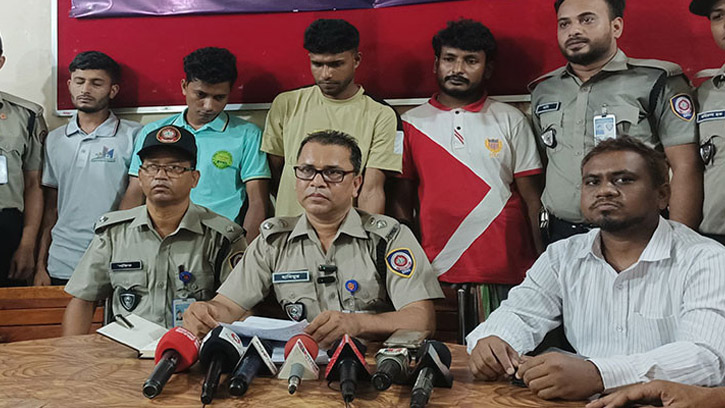 ইয়াবার কাঁচামাল সহ কুয়াকাটায় চার যুবক আটক
