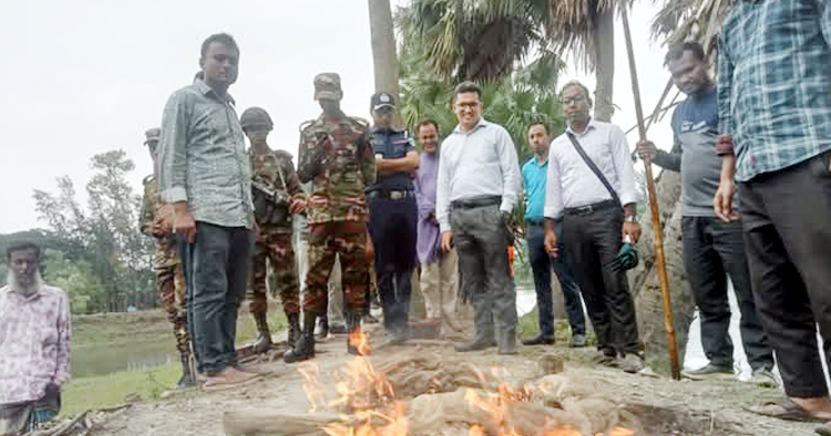 লক্ষ্মীপুরে জলাবদ্ধতা নিরসনে ভুলুয়া নদীতে যৌথ বাহিনীর অভিযান