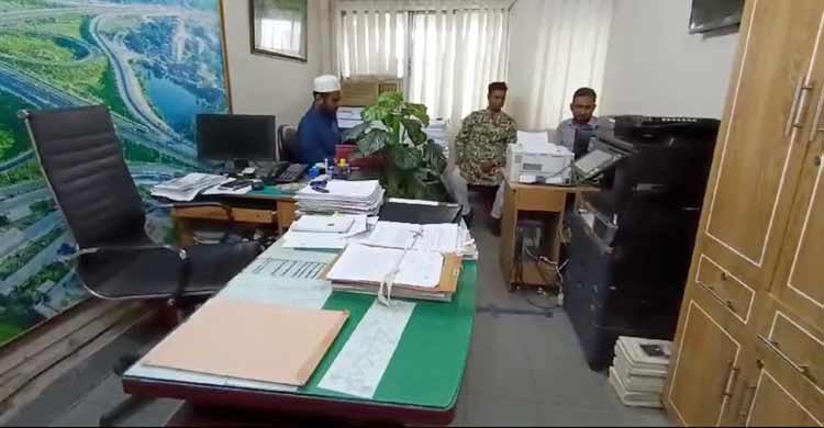 টানা ছুটি শেষে আজ খুলেছে অফিস-আদালত