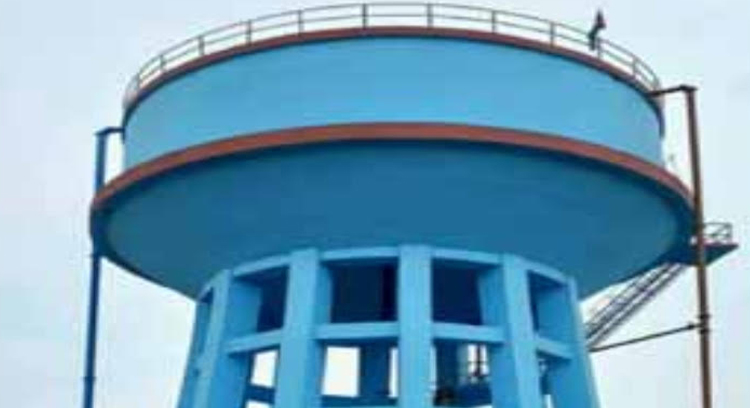 বিশুদ্ধ পানির অপেক্ষায় দিন গুনছেন উল্লাপাড়া পৌরবাসী