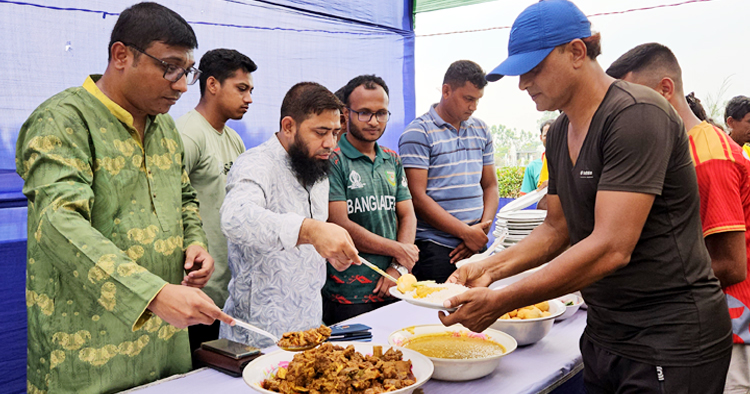 ঈদে ছিন্নমূল মানুষের পাশে পঞ্চগড় জেলা প্রশাসন