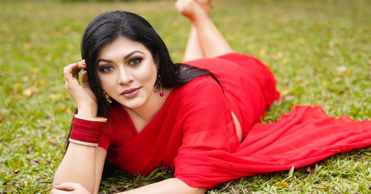 নামাজেই আসে চেহারার নূর”, রূপের পেছনের গল্প বললেন প্রিয়াঙ্কা