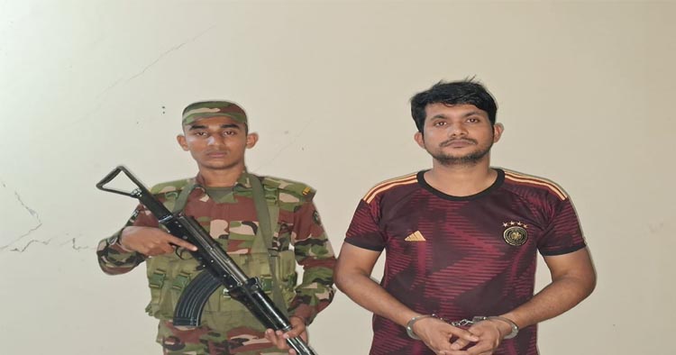 শায়েস্তাগঞ্জের ট্রেনের কালোবাজারে বিক্রির অভিযোগে বুকিং সহকারি আটক