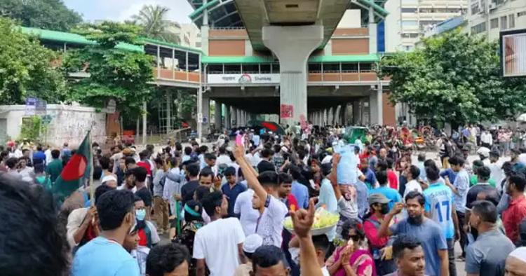 আন্দোলনের শহর ঢাকা