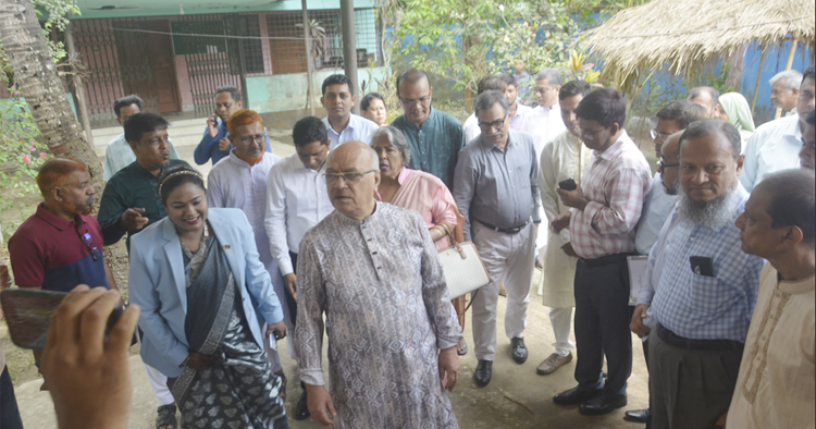 হাটহাজারী সেফ হোম পরিদর্শনে অসন্তোষ প্রকাশ করলেন উপদেষ্টা শারমীন এস মুরশিদ