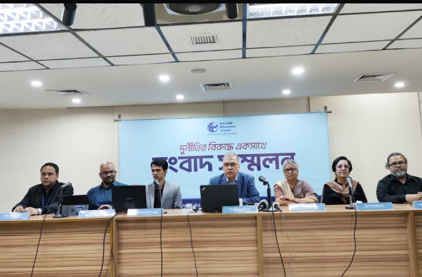 হাজার কোটি টাকার তথ্য দেননি মন্ত্রী: টিআইবি
