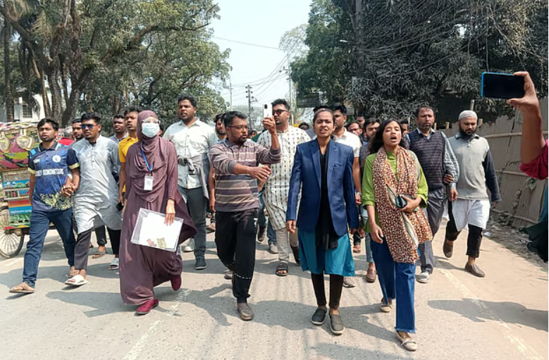 গাইবান্ধায় হামলাকারীদের গ্রেপ্তারের দাবিতে বিক্ষোভ মিছিল