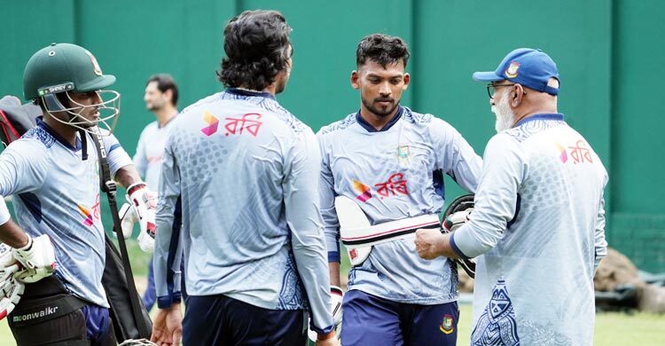 রাতে টাইগারদের সিরিজ বাঁচানোর লড়াই
