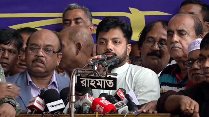 ‘মূর্খতার নজির স্থাপন করেছেন উপদেষ্টা’: ইশরাক হোসেন