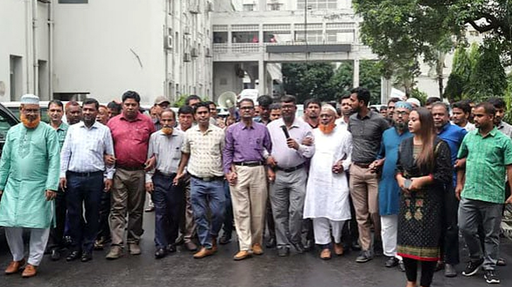সচিবালয়ে কর্মচারীদের বিক্ষোভ, পরবর্তী কর্মসূচি ঘোষণা