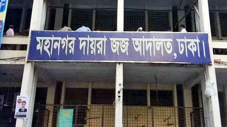 এজলাস চত্বরেই পুলিশকে মারধর, পালালেন হত্যা মামলার আসামি