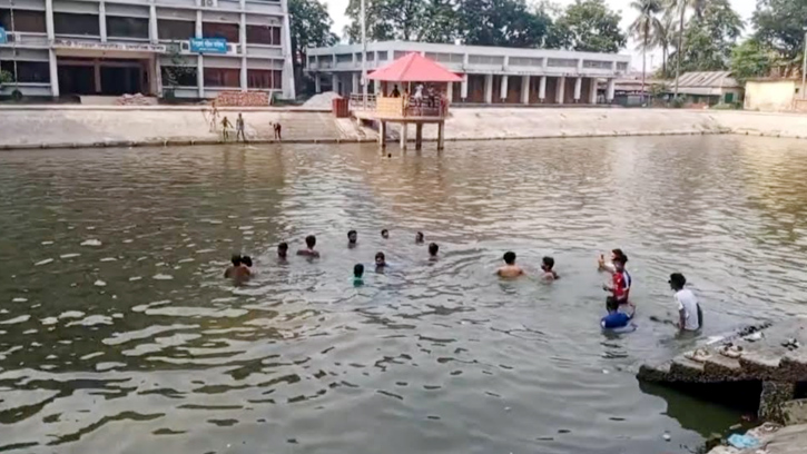 কটিয়াদীতে ভ্যাপসা গরমে নাভিশ্বাস,নেই বৃষ্টির দেখা